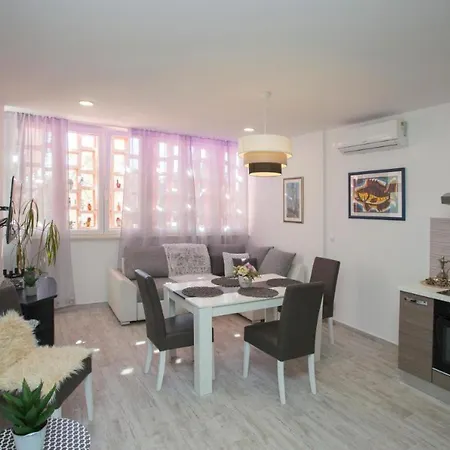 Apartmán Lux Draga With Balkony