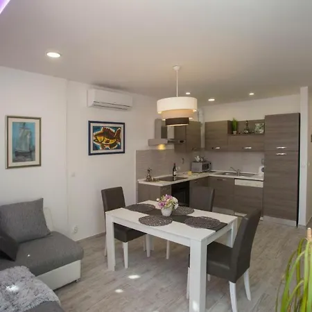 Lux Draga With Balkony